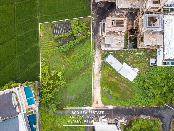 Land at center berawa